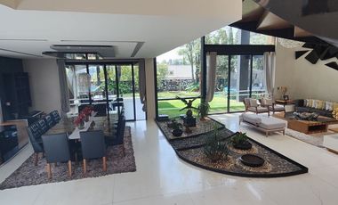 ESPECTACULAR CASA EN CERRADA A LA VENTA O RENTA EN BOSQUES DE LAS LOMAS (V)