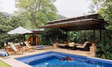 Renta casa en Malinalco, con alberca y gran jardín