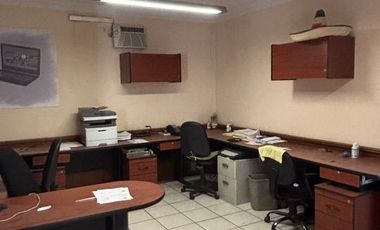 CASA PARA OFICINA EN VENTA COL. EL PARQUE, EN CALLE CERRADA FRENTE AL TOREO