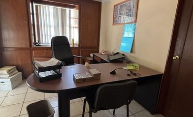 CASA PARA OFICINA EN VENTA COL. EL PARQUE, EN CALLE CERRADA FRENTE AL TOREO
