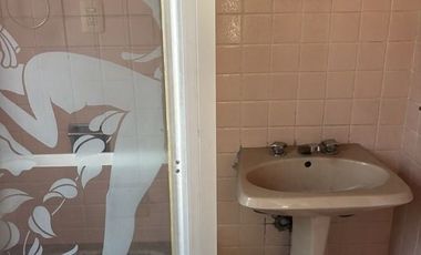 CASA PARA OFICINA EN VENTA COL. EL PARQUE, EN CALLE CERRADA FRENTE AL TOREO