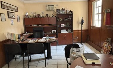 CASA PARA OFICINA EN VENTA COL. EL PARQUE, EN CALLE CERRADA FRENTE AL TOREO