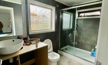 ARRIENDO AMPLIA Y LUMINOSA CASA EN CONDOMINIO