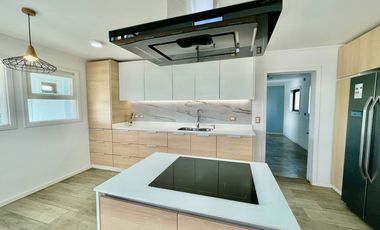 ARRIENDO AMPLIA Y LUMINOSA CASA EN CONDOMINIO