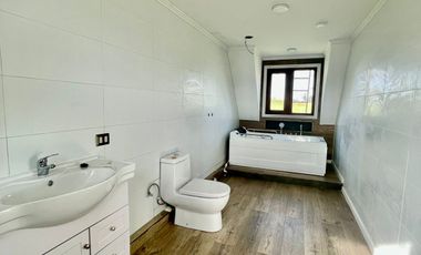 ARRIENDO AMPLIA Y LUMINOSA CASA EN CONDOMINIO