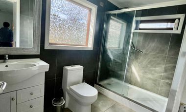 ARRIENDO AMPLIA Y LUMINOSA CASA EN CONDOMINIO