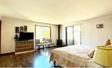 VENTA DE EXCLUSIVA CASA EN TERRENO DE 5000M2, PAREDONES