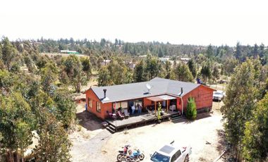 VENTA DE EXCLUSIVA CASA EN TERRENO DE 5000M2, PAREDONES
