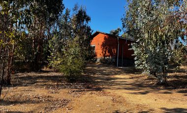 VENTA DE EXCLUSIVA CASA EN TERRENO DE 5000M2, PAREDONES