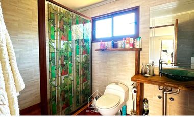 VENTA DE EXCLUSIVA CASA EN TERRENO DE 5000M2, PAREDONES