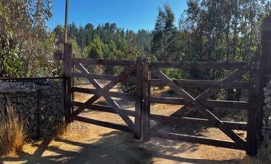 VENTA DE EXCLUSIVA CASA EN TERRENO DE 5000M2, PAREDONES