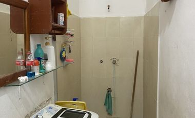 Casa colonial dividida en 3 departamentos