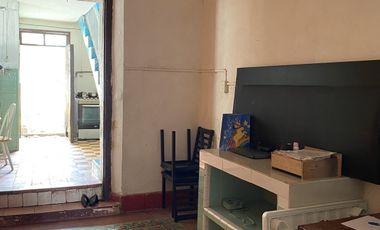 Casa colonial dividida en 3 departamentos