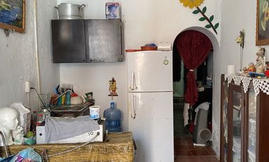 Casa colonial dividida en 3 departamentos