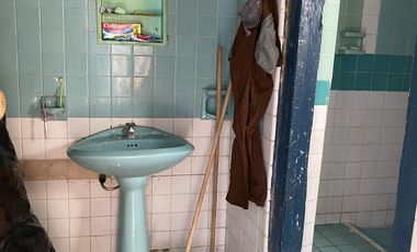 Casa colonial dividida en 3 departamentos