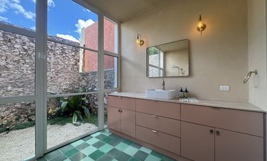 CASA REMODELADA EN VENTA - CENTRO DE MÉRIDA.