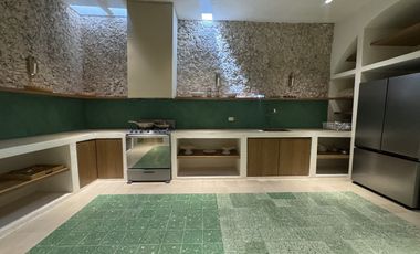 CASA REMODELADA EN VENTA - CENTRO DE MÉRIDA.