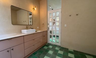 CASA REMODELADA EN VENTA - CENTRO DE MÉRIDA.