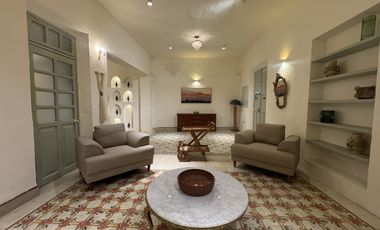 CASA REMODELADA EN VENTA - CENTRO DE MÉRIDA.