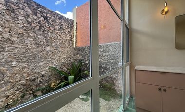 CASA REMODELADA EN VENTA - CENTRO DE MÉRIDA.