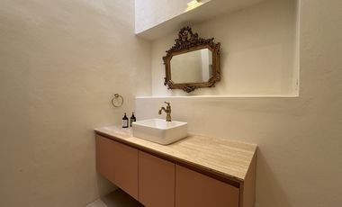 CASA REMODELADA EN VENTA - CENTRO DE MÉRIDA.