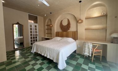 CASA REMODELADA EN VENTA - CENTRO DE MÉRIDA.