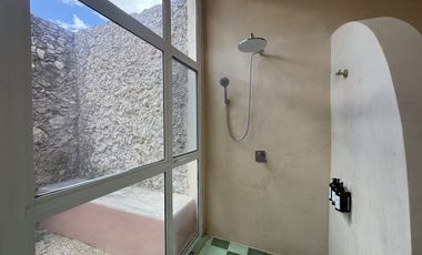 CASA REMODELADA EN VENTA - CENTRO DE MÉRIDA.
