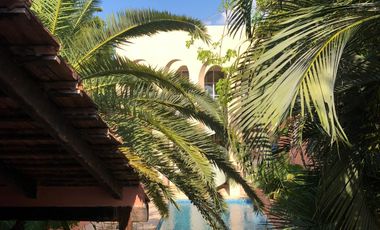 CASA REMODELADA EN VENTA - CENTRO DE MÉRIDA.