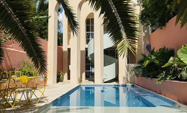 CASA REMODELADA EN VENTA - CENTRO DE MÉRIDA.