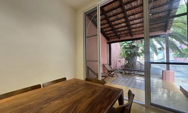 CASA REMODELADA EN VENTA - CENTRO DE MÉRIDA.