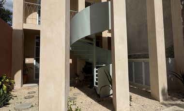 CASA REMODELADA EN VENTA - CENTRO DE MÉRIDA.