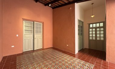 CASA REMODELADA EN VENTA - CENTRO DE MÉRIDA.
