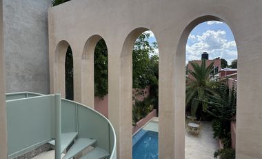 CASA REMODELADA EN VENTA - CENTRO DE MÉRIDA.