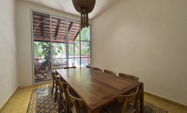 CASA REMODELADA EN VENTA - CENTRO DE MÉRIDA.