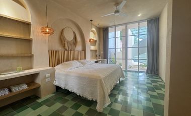 CASA REMODELADA EN VENTA - CENTRO DE MÉRIDA.