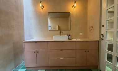 CASA REMODELADA EN VENTA - CENTRO DE MÉRIDA.