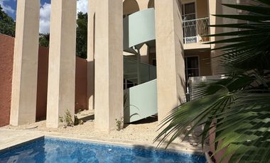 CASA REMODELADA EN VENTA - CENTRO DE MÉRIDA.