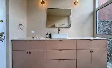 CASA REMODELADA EN VENTA - CENTRO DE MÉRIDA.