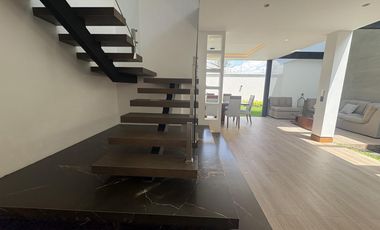 HERMOSA CASA POR ESTRENAR TUMBACO