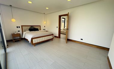 HERMOSA CASA POR ESTRENAR TUMBACO