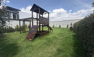 HERMOSA CASA POR ESTRENAR TUMBACO