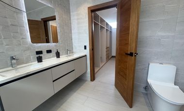 HERMOSA CASA POR ESTRENAR TUMBACO