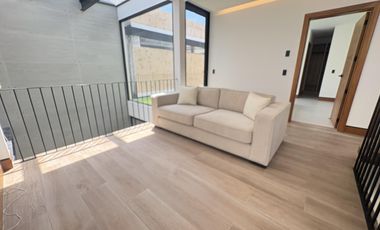 HERMOSA CASA POR ESTRENAR TUMBACO