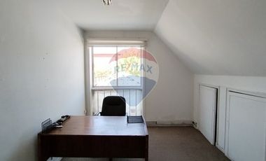 Amplios espacios para oficinas o comercio