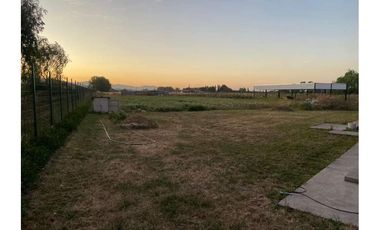 OPORTUNIDAD: Parcela con casa de campo (en const)