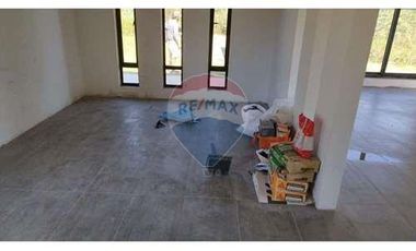 OPORTUNIDAD: Parcela con casa de campo (en const)