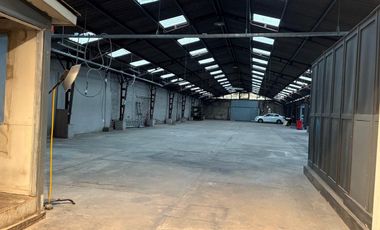 Galpón/ 900m2/ 6 Oficinas/ Bodegas Metro Santa Isabel