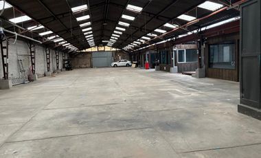 Galpón/ 900m2/ 6 Oficinas/ Bodegas Metro Santa Isabel