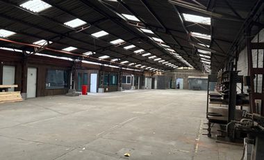 Galpón/ 900m2/ 6 Oficinas/ Bodegas Metro Santa Isabel