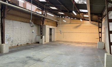 Galpón/ 900m2/ 6 Oficinas/ Bodegas Metro Santa Isabel